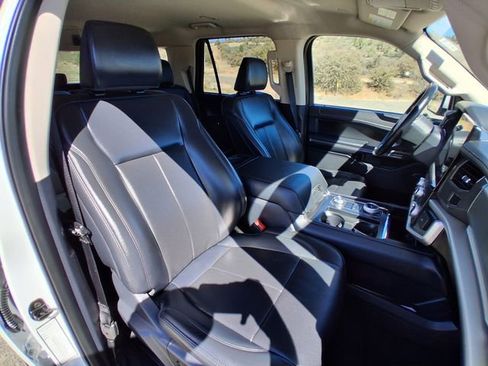 Used 2024 Ford Expedition XLT image 15