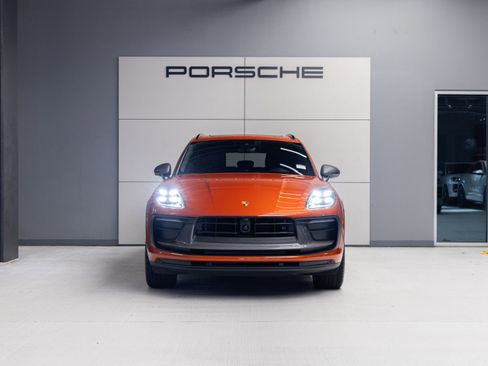 Certified 2024 Porsche Macan Turbo AWD/4WD image 10