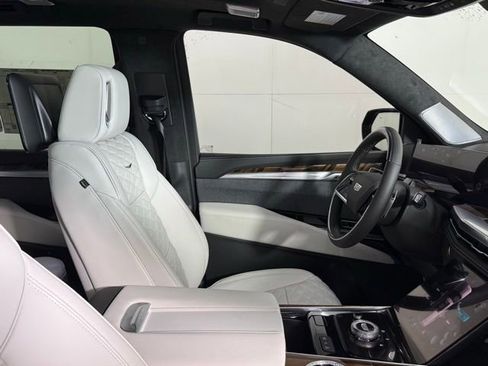 New 2026 Cadillac Escalade Platinum Sport w/ LPO, ONYX Package AWD/4WD image 36