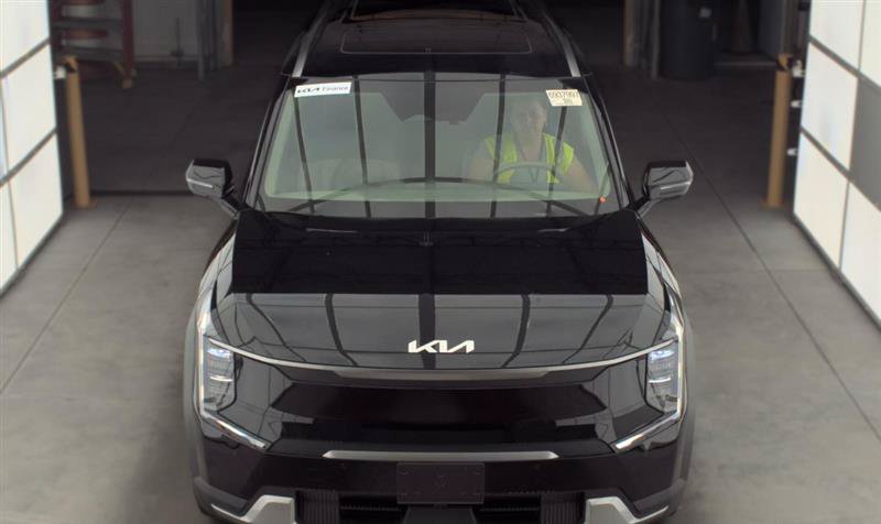 Used 2024 Kia EV9 Wind AWD/4WD image 2