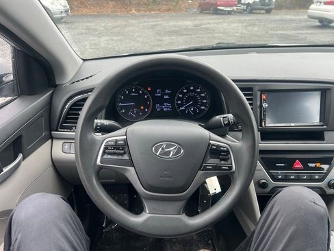 Used 2017 Hyundai Elantra SE image 21