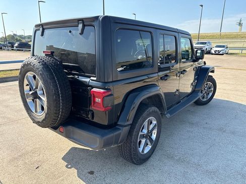 Used 2018 Jeep Wrangler Unlimited Sahara w/ Uconnect 4C Nav & Sound Group AWD/4WD image 11