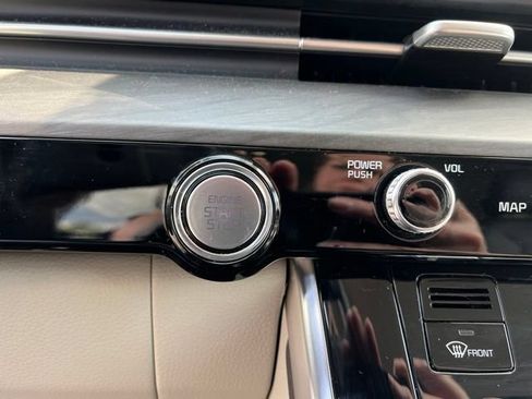 Certified 2024 Kia Carnival EX FWD image 18