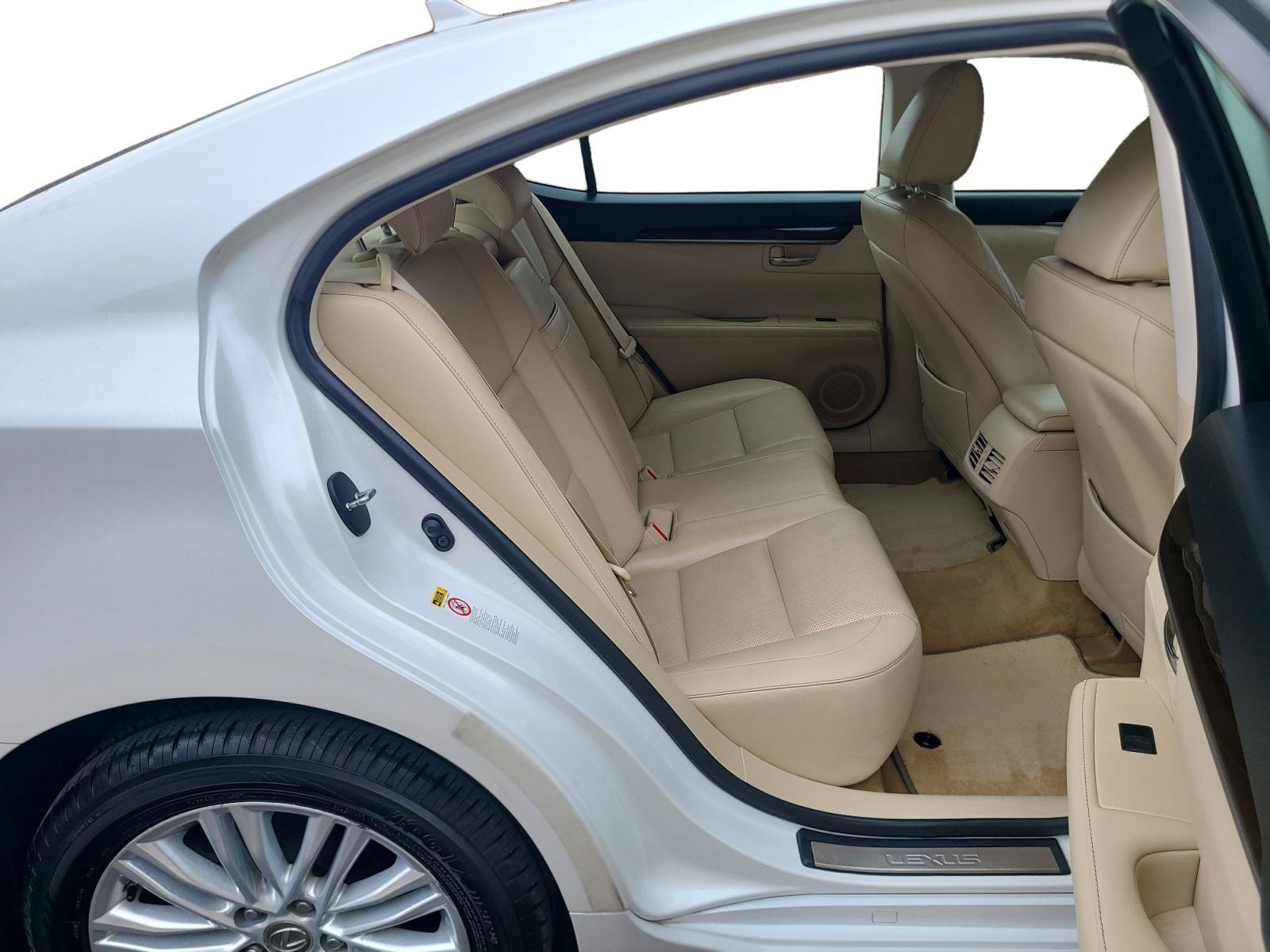 Used 2013 Lexus ES 350 w/ Luxury Pkg FWD image 21