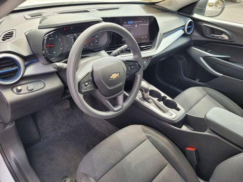 Used 2025 Chevrolet Trax LS image 7