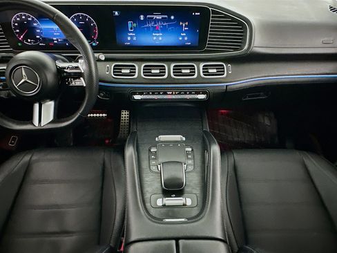 Used 2024 Mercedes-Benz GLS 580 4MATIC image 11