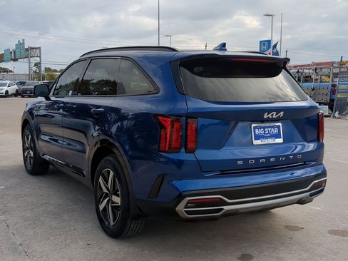 Used 2022 Kia Sorento S w/ Panoramic Sunroof Package image 6