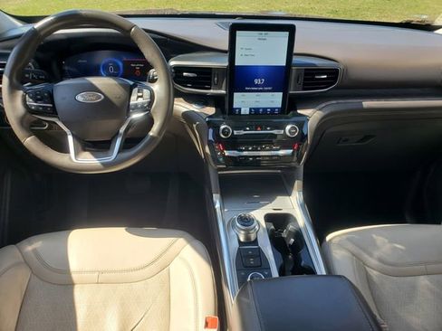 Certified 2022 Ford Explorer Platinum w/ Equipment Group 601A AWD/4WD image 24