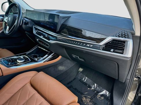 Certified 2025 BMW X7 xDrive40i w/ Premium Package AWD/4WD image 31
