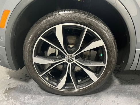 Used 2022 Volkswagen Tiguan SEL R-Line image 19