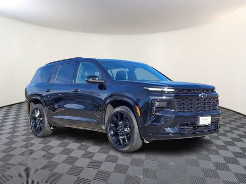 Used 2024 Chevrolet Traverse RS image 1