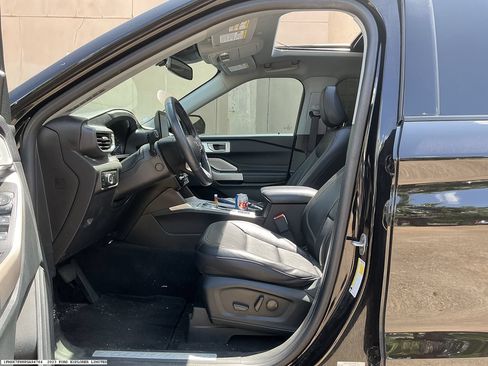 Used 2023 Ford Explorer Limited w/ Limited Technology Package RWD image 6