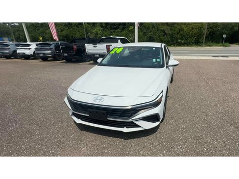 Used 2024 Hyundai Elantra SEL FWD image 7
