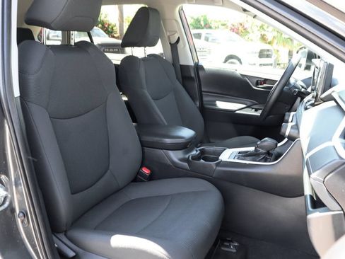 Used 2021 Toyota RAV4 LE w/ Carpet Mat Package (TMS) AWD/4WD image 36