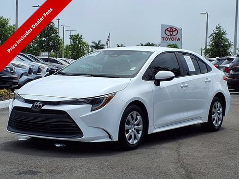 Used 2024 Toyota Corolla LE FWD image 3