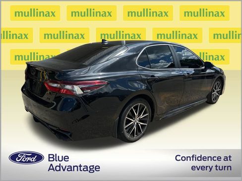 Used 2023 Toyota Camry SE w/ Convenience Package FWD image 2