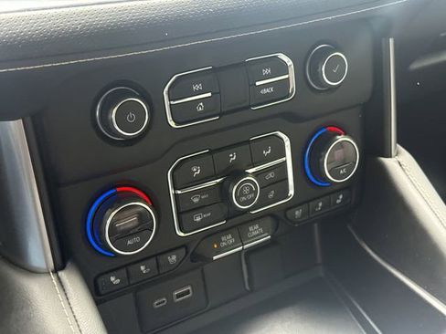 Used 2024 Chevrolet Suburban Premier w/ Advanced Technology Package image 26