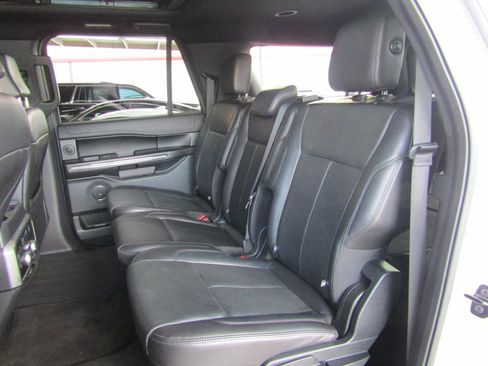 Used 2018 Ford Expedition Max XLT w/ Equipment Group 201A image 10