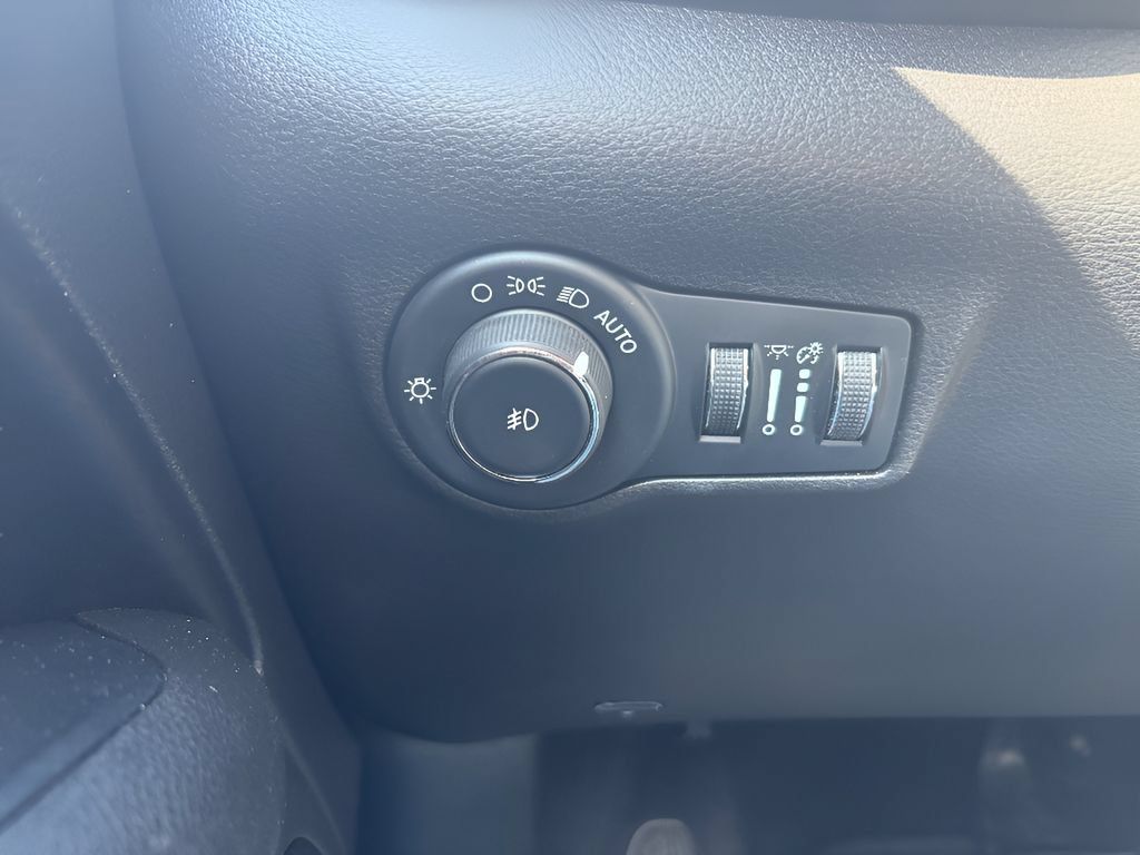 Used 2024 Jeep Compass Trailhawk AWD/4WD image 25