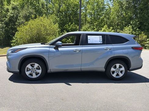 Used 2023 Toyota Highlander LE FWD image 10