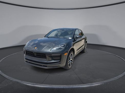 Used 2025 Porsche Macan AWD/4WD image 4