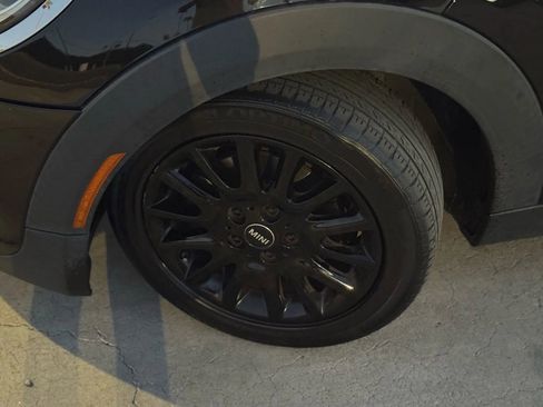 Used 2021 MINI Cooper 2-Door Hardtop w/ Signature Upholstery Package image 21