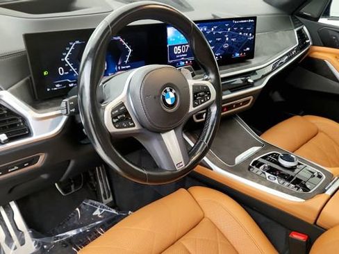 Used 2024 BMW X7 xDrive40i w/ M Sport Package AWD/4WD image 51