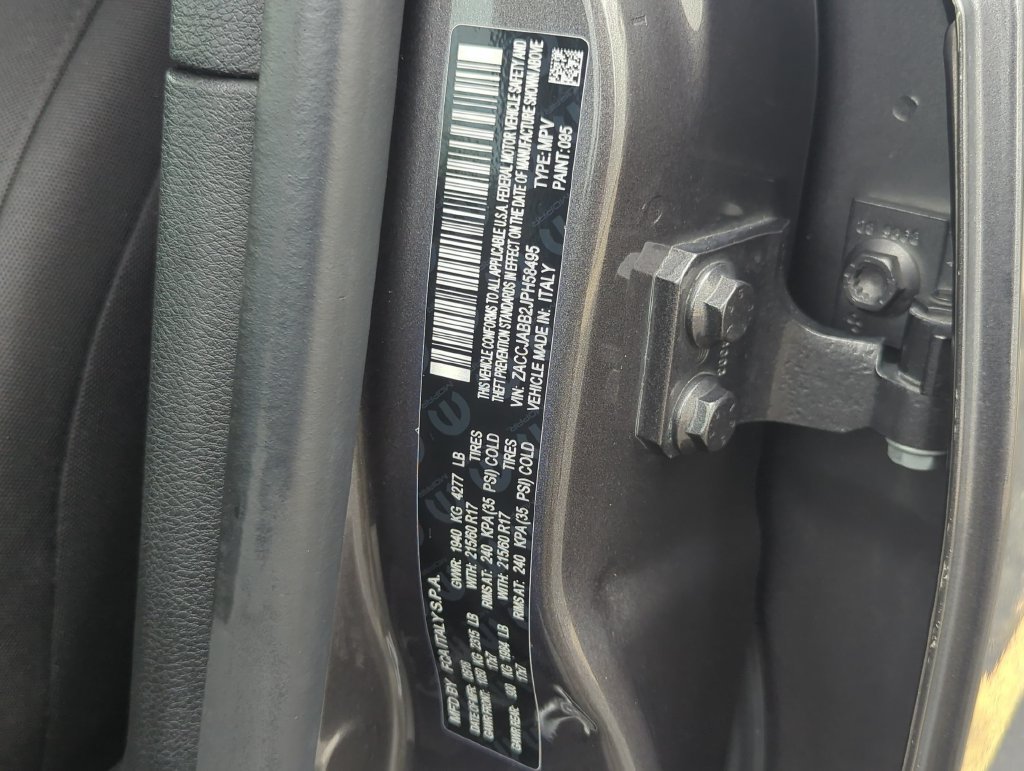 Used 2018 Jeep Renegade Latitude FWD image 25