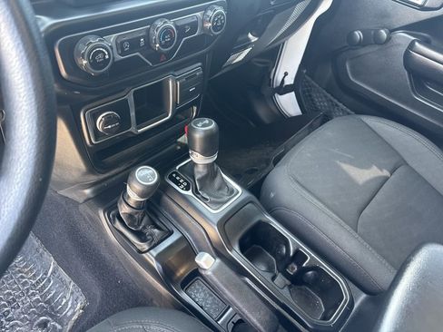 Used 2021 Jeep Wrangler Unlimited Willys image 9