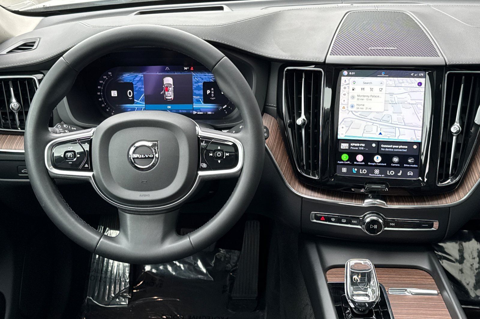 Used 2023 Volvo XC60 B5 Ultimate w/ Climate Package FWD image 15