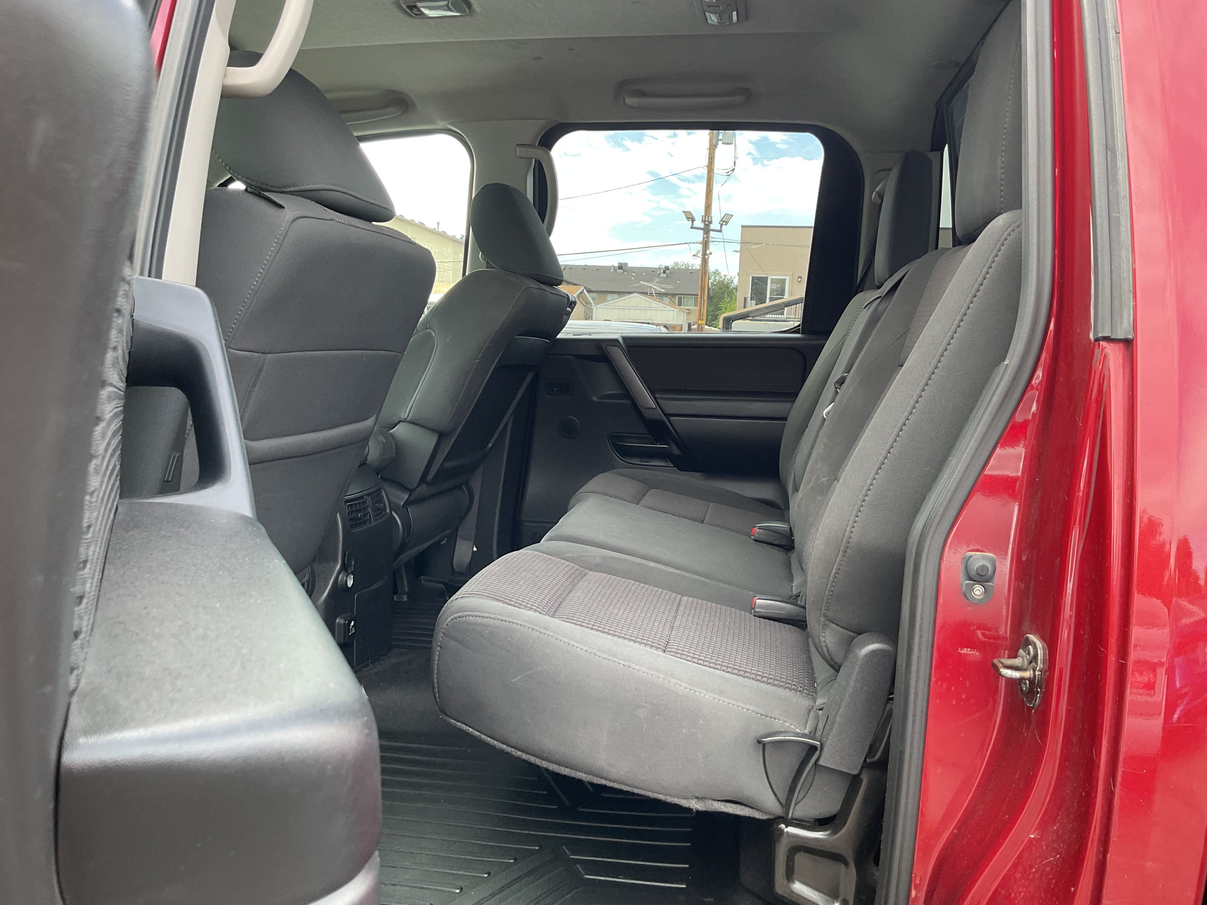 Used 2013 Nissan Titan SV w/ SV Premium Utility Pkg AWD/4WD image 10