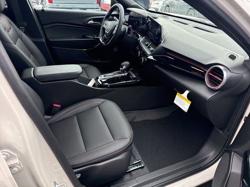 Used 2026 Chevrolet Trax RS w/ Sunroof Package image 36