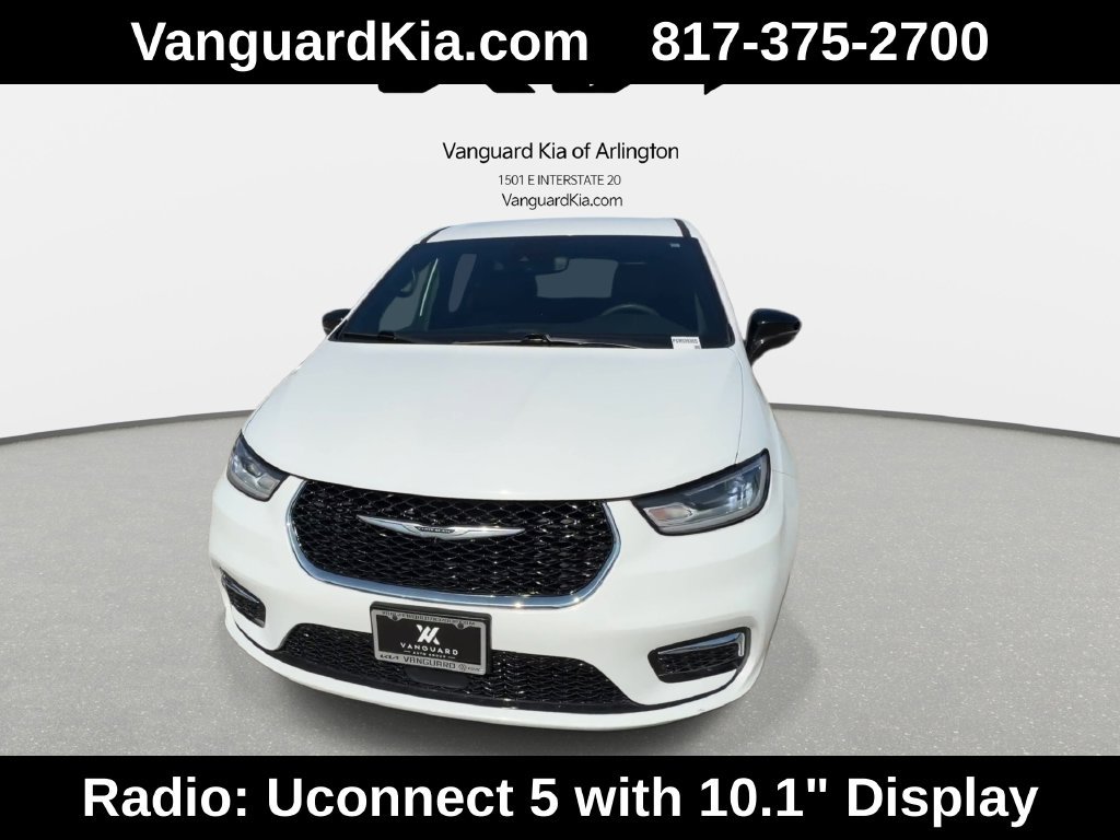 Used 2025 Chrysler Pacifica Select FWD image 3