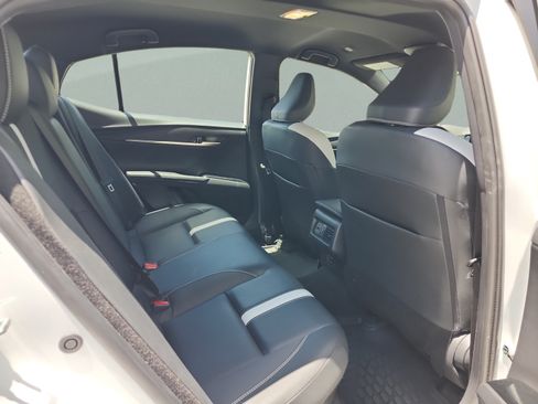 Used 2025 Toyota Camry SE w/ Convenience Package FWD image 18