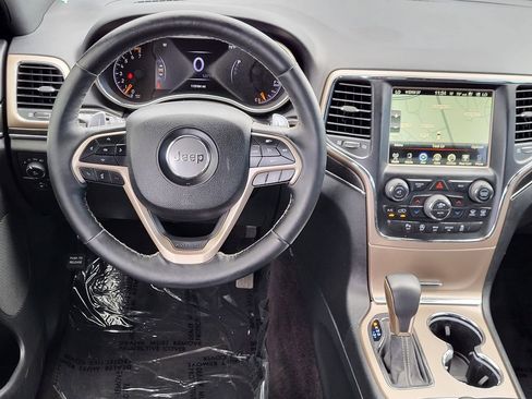 Used 2017 Jeep Grand Cherokee Limited w/ Luxury Group II AWD/4WD image 3