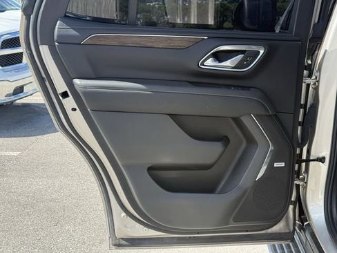 Used 2024 Chevrolet Tahoe Premier AWD/4WD image 33
