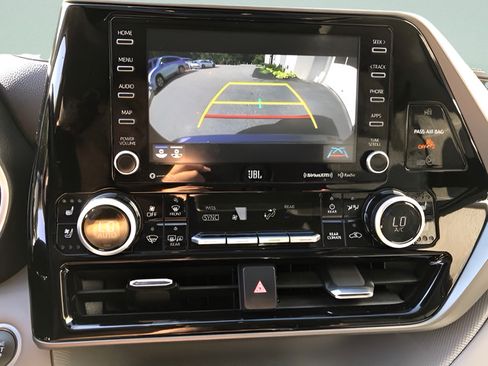 Used 2021 Toyota Highlander Limited AWD/4WD image 21