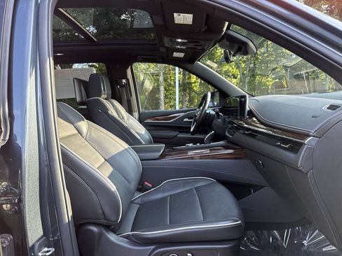 Used 2021 Cadillac Escalade Premium Luxury AWD/4WD image 26