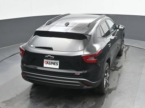 Used 2025 Chevrolet Trax RS w/ Sunroof Package FWD image 30