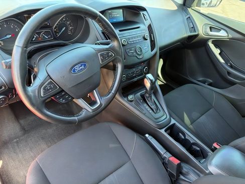 Used 2016 Ford Focus SE w/ SE Sport Package FWD image 14