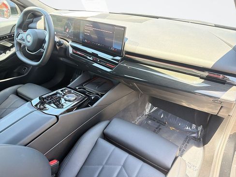 Used 2025 BMW 530i RWD image 31