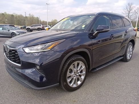 Used 2023 Toyota Highlander Limited image 7