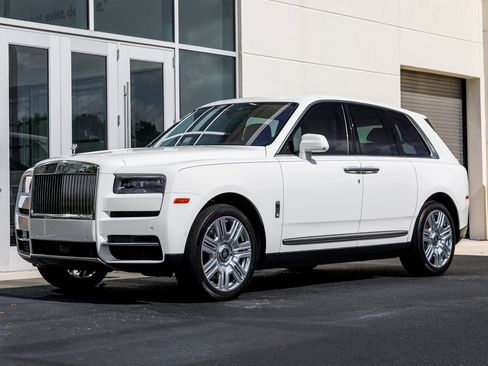 Certified 2023 Rolls-Royce Cullinan AWD/4WD image 4