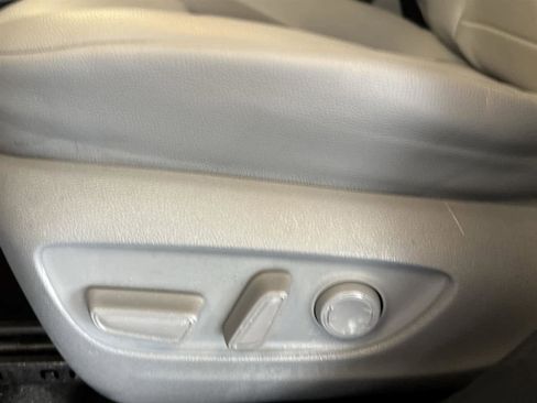 Used 2020 Toyota Highlander XLE image 12