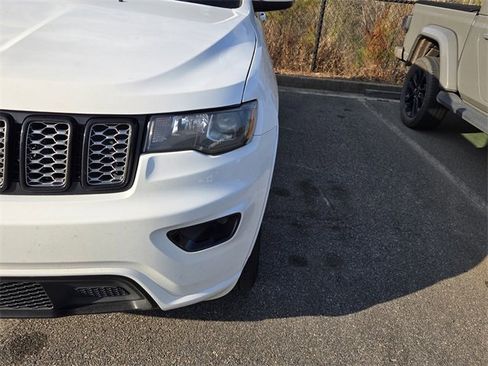 Used 2020 Jeep Grand Cherokee Altitude image 5