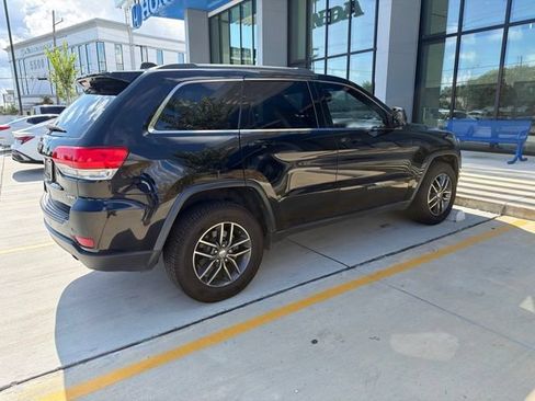 Used 2018 Jeep Grand Cherokee Laredo AWD/4WD image 4
