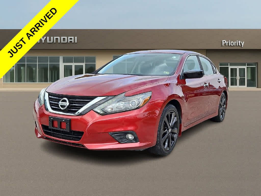 Used 2017 Nissan Altima 2.5 SR w/ Midnight Edition Package FWD image 1