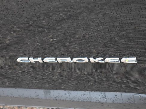 Used 2019 Jeep Cherokee Limited w/ Luxury Group AWD/4WD image 14