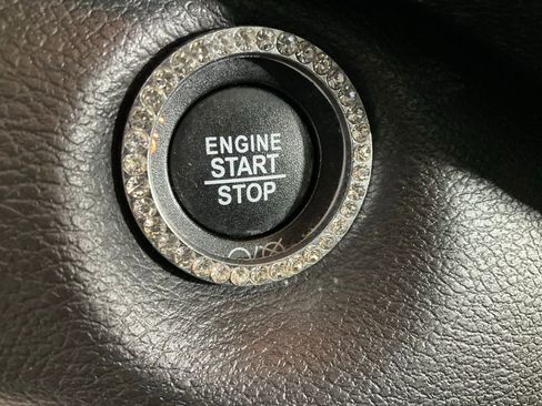 Used 2019 Jeep Cherokee Limited image 19