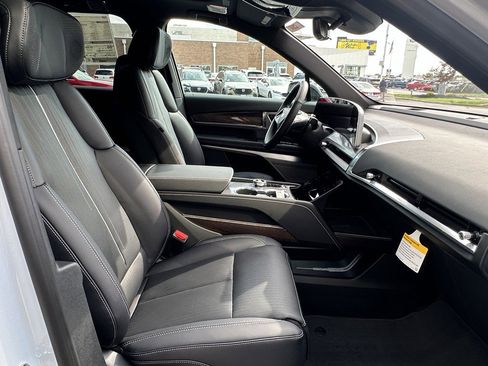 New 2026 Cadillac Vistiq Sport image 16